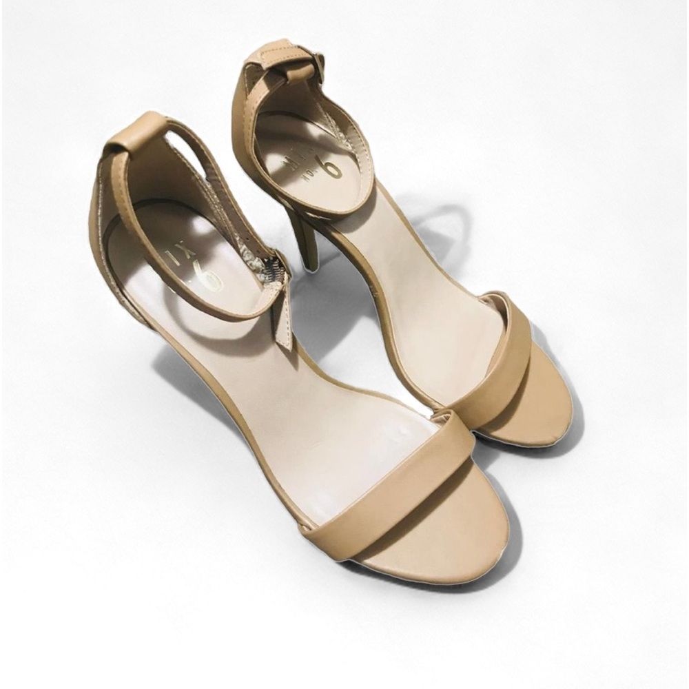 Mix No. 6 Tan Heels Size 9